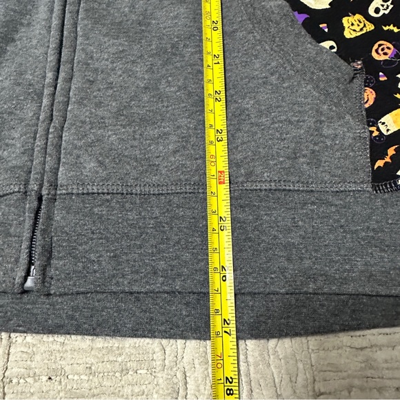 Disney Adult Large Mickey Mouse Halloween 2021 Zip Hoodie Grey Snacks Graphic - Picture 5 of 6